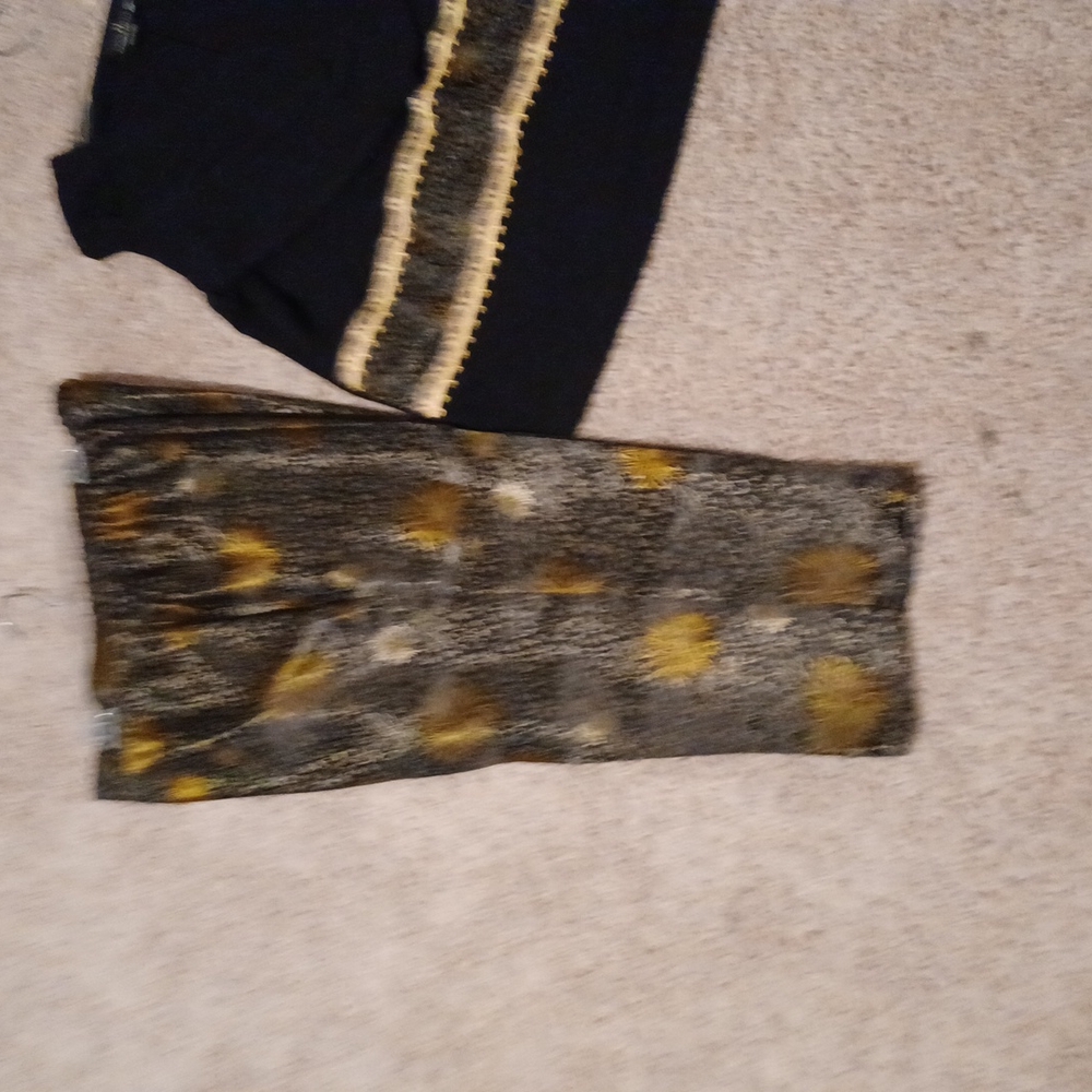 Capris set - Picture 3 of 3